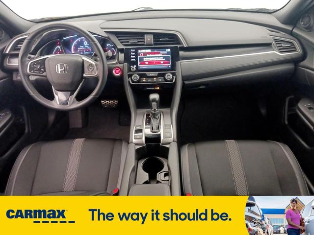 Photo of 2021 White Honda Civic