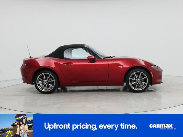 Photo of 2023 Red Mazda MX-5 Miata