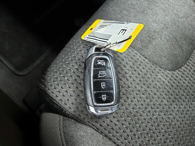 Photo of 2019 White Hyundai SANTA FE