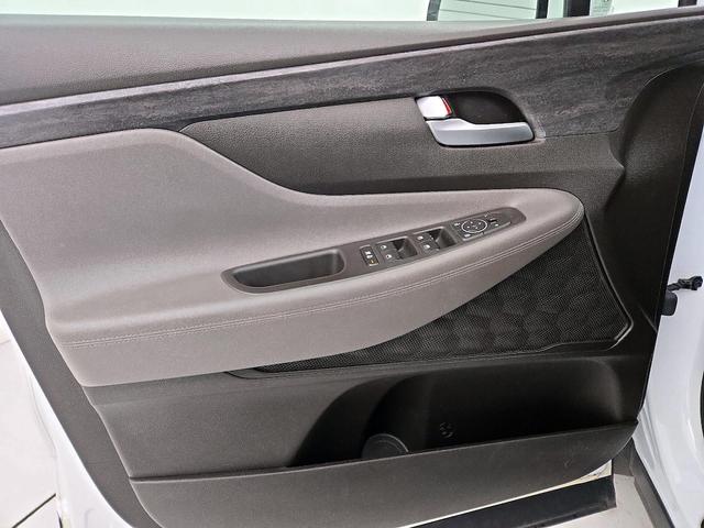 Photo of 2019 White Hyundai SANTA FE