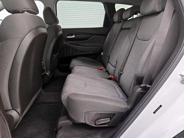 Photo of 2019 White Hyundai SANTA FE