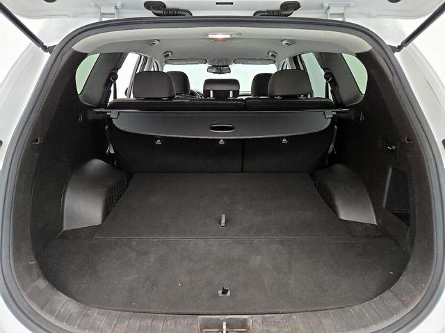 Photo of 2019 White Hyundai SANTA FE