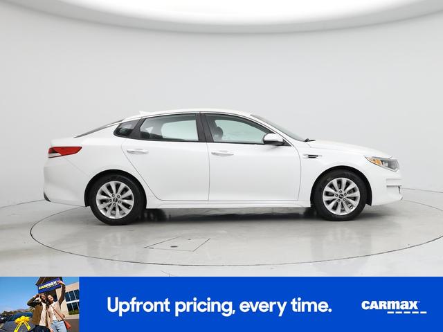 Photo of 2016 White Kia Optima