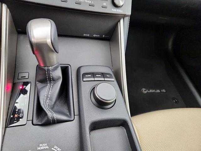 Photo of 2015 White Lexus IS 250