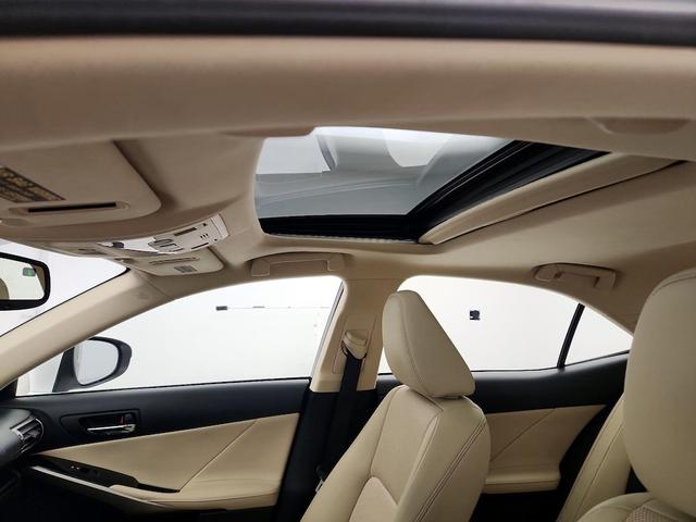 Photo of 2015 White Lexus IS 250