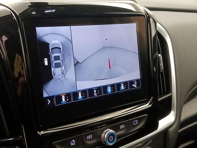 Photo of 2021 White Chevrolet Traverse