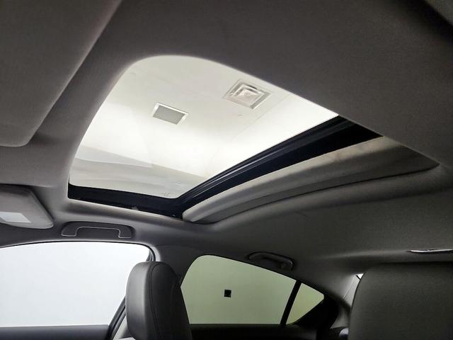 Photo of 2017 White Acura ILX