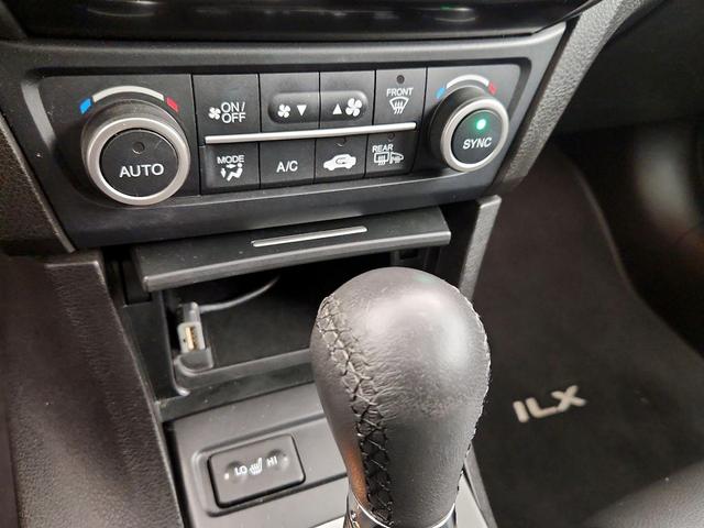 Photo of 2017 White Acura ILX