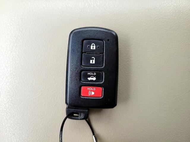 Photo of 2014 Tan Toyota Camry Hybrid