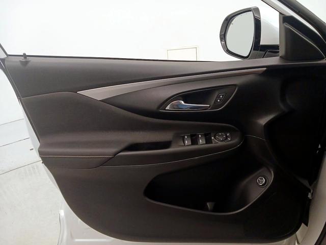 Photo of 2024 White Buick Envista