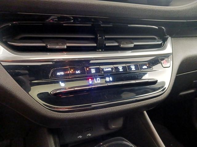 Photo of 2024 White Buick Envista