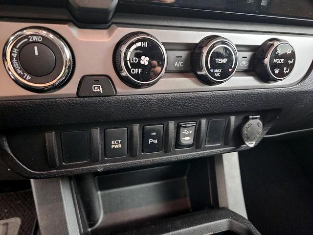 Photo of 2016 Black Toyota Tacoma
