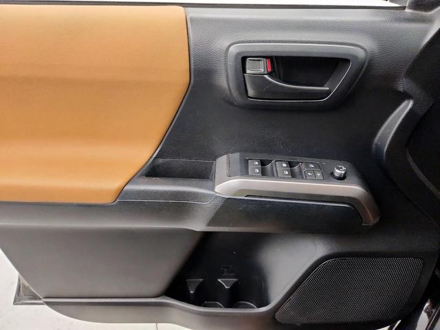 Photo of 2016 Black Toyota Tacoma