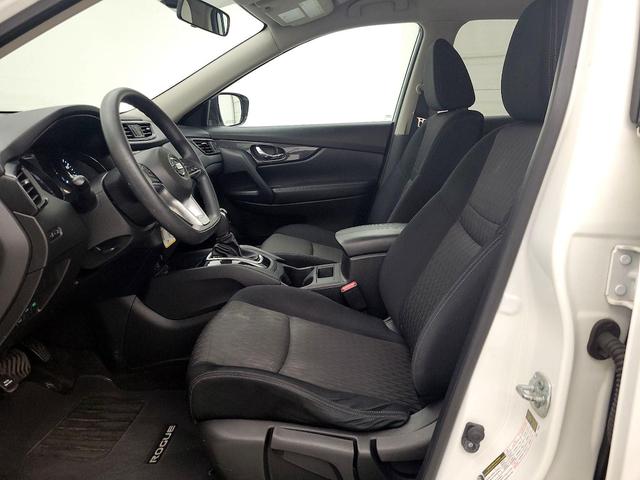 Photo of 2017 White Nissan Rogue