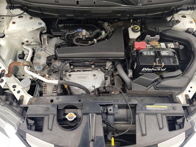 Photo of 2017 White Nissan Rogue