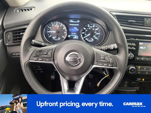 Photo of 2017 White Nissan Rogue