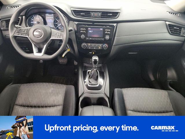 Photo of 2017 White Nissan Rogue