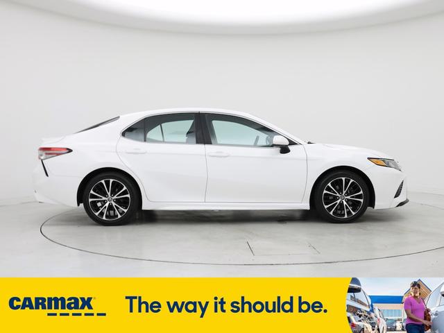Photo of 2018 White Toyota Camry