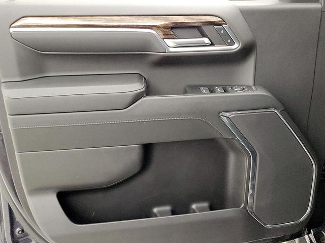 Photo of 2024 Black GMC Sierra 1500