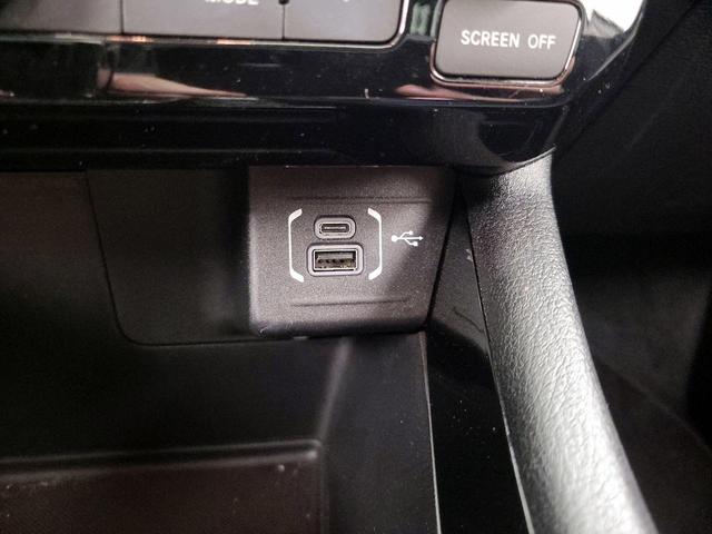 Photo of 2022 White Jeep Compass