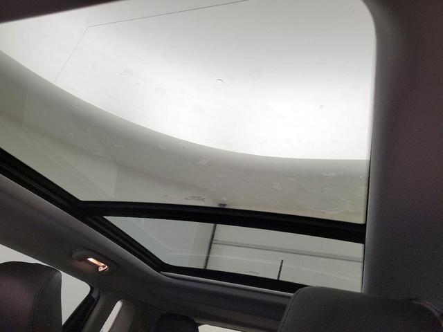 Photo of 2022 White Jeep Compass