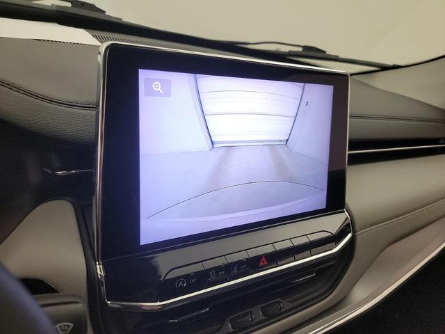 Photo of 2022 White Jeep Compass