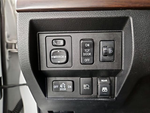 Photo of 2018 White Toyota Tundra