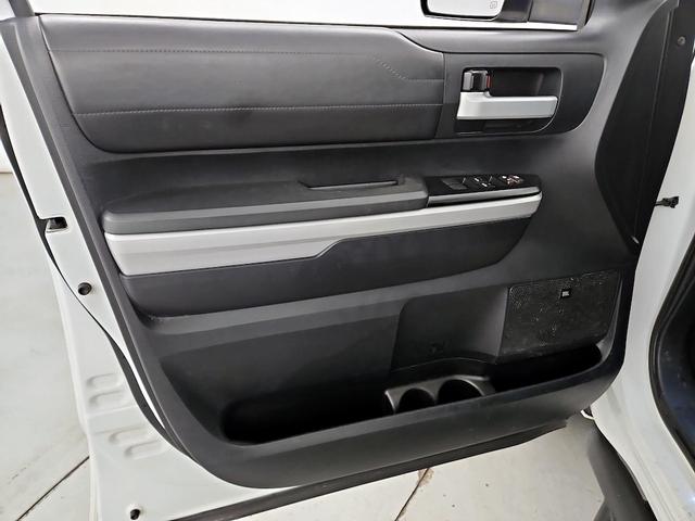 Photo of 2018 White Toyota Tundra