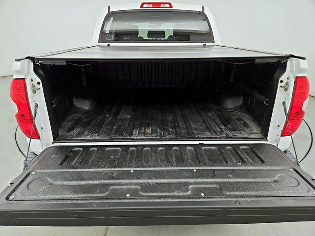 Photo of 2018 White Toyota Tundra