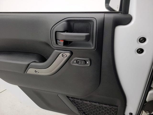 Photo of 2018 White Jeep Wrangler