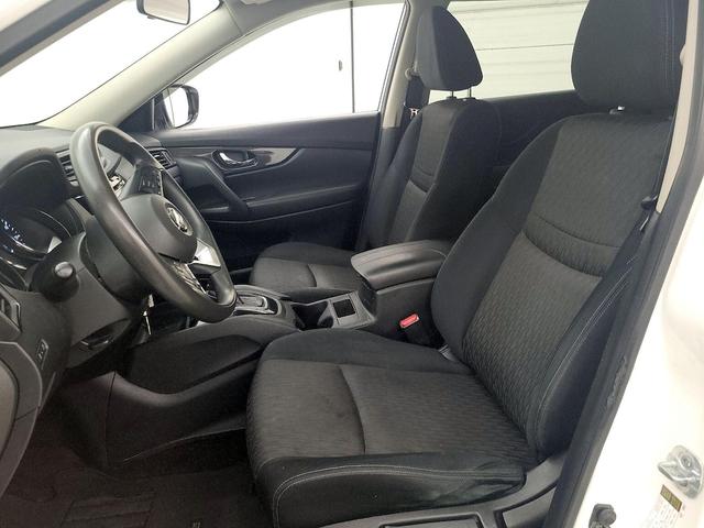 Photo of 2017 White Nissan Rogue