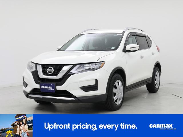 Photo of 2017 White Nissan Rogue