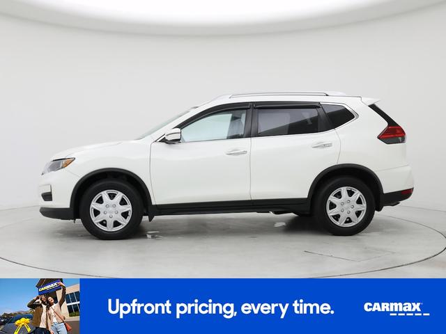 Photo of 2017 White Nissan Rogue