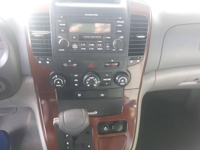 Photo of 2006 Black Kia Sedona