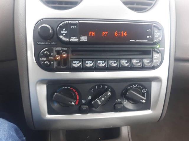 Photo of 2004 Silver Dodge Stratus