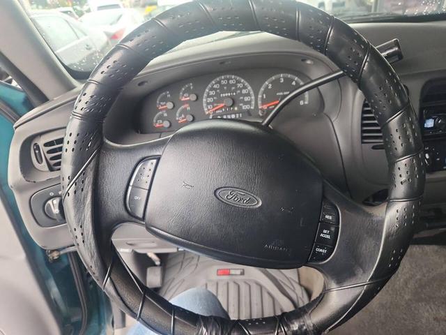 Photo of 1997 Green Ford F-150
