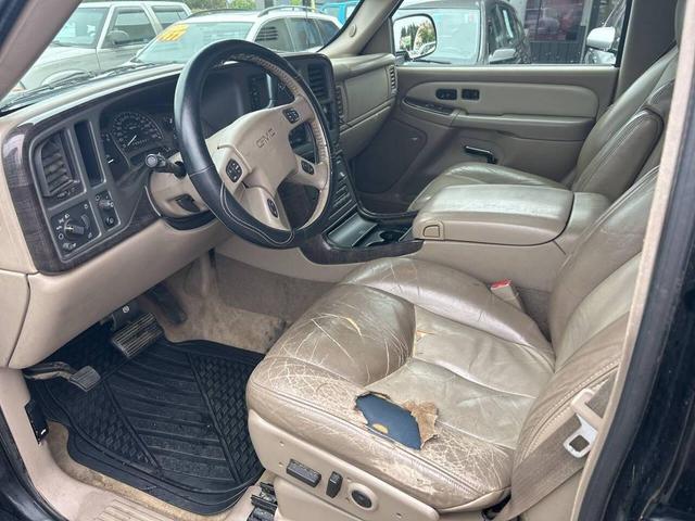 Photo of 2006 Black GMC Yukon