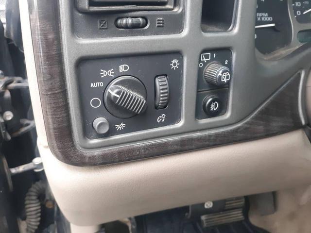 Photo of 2006 Black GMC Yukon