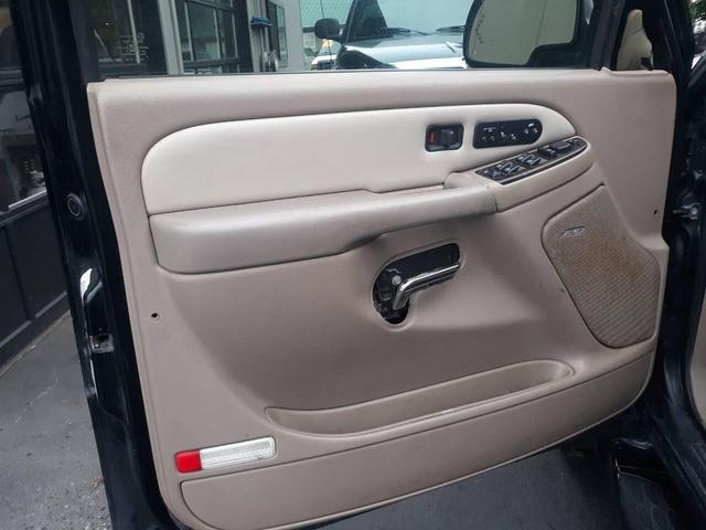 Photo of 2006 Black GMC Yukon