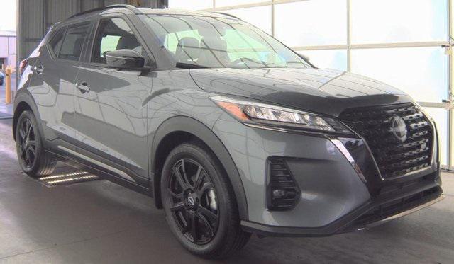 Photo of 2024 Gun Metallic Nissan Kicks