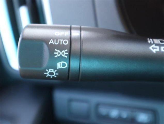Photo of 2025 Glacier White Nissan Frontier