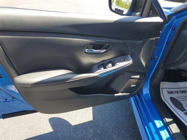 Photo of 2023 Electric Blue Metallic/Super Black Nissan Sentra