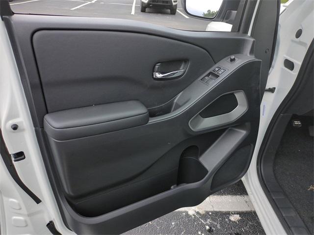 Photo of 2025 Glacier White Nissan Frontier
