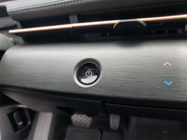 Photo of 2024 Everest White Pearl Tricoat/Black Diamond Pearl Nissan ARIYA