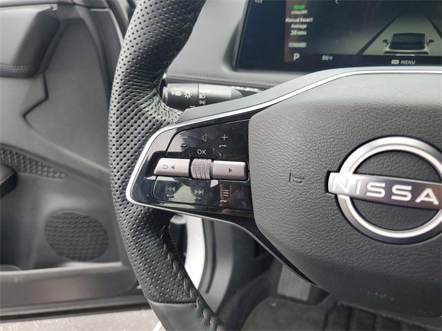 Photo of 2024 Everest White Pearl Tricoat/Black Diamond Pearl Nissan ARIYA