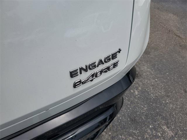 Photo of 2024 Everest White Pearl Tricoat/Black Diamond Pearl Nissan ARIYA