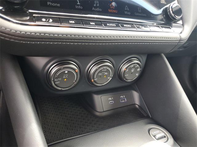 Photo of 2024 Black Diamond Pearl Nissan Z