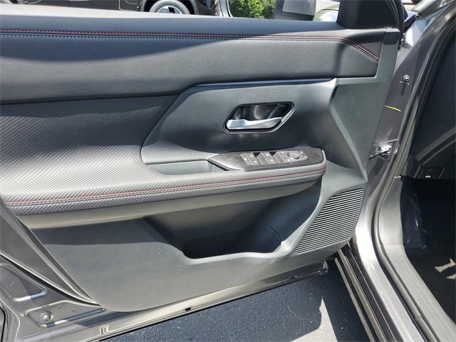 Photo of 2025 Gun Metallic Nissan Kicks