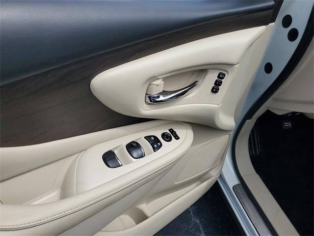 Photo of 2019 Pearl White Tricoat Nissan Murano