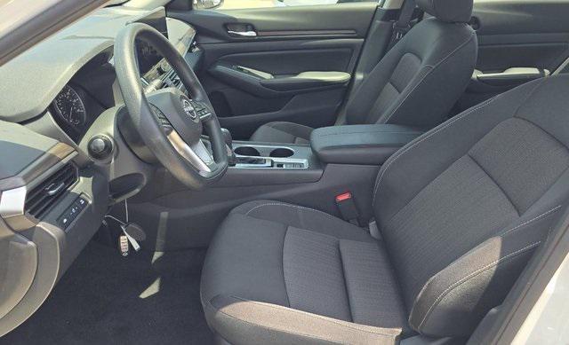 Photo of 2025 Pearl White Tricoat Nissan Altima
